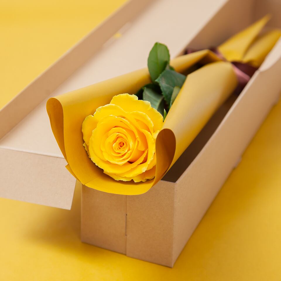 黄色花一閑張りバック 応援したい女性に贈ろう】黄色いバラの1輪ギフトBOX – AFRIKA ROSE